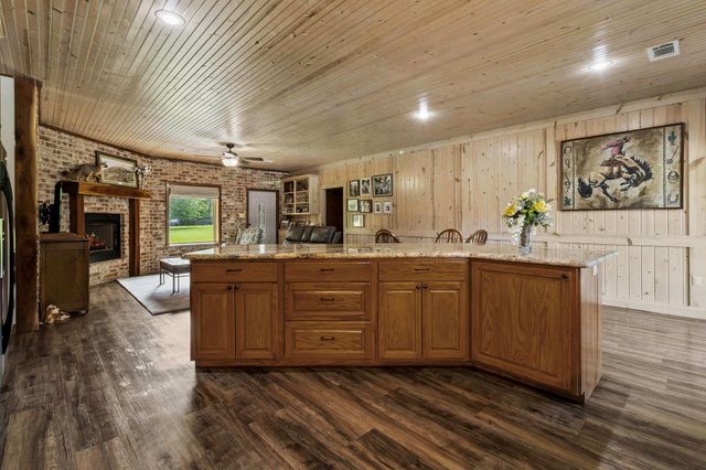 1109 Soda Loop E, Livingston, TX 77351