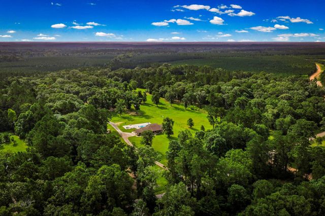 1109 Soda Loop E, Livingston, TX 77351