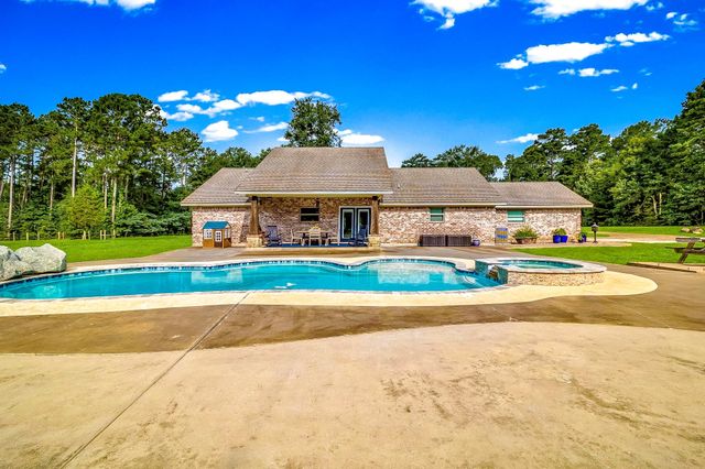 1109 Soda Loop E, Livingston, TX 77351