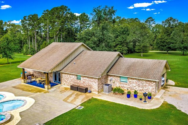 1109 Soda Loop E, Livingston, TX 77351