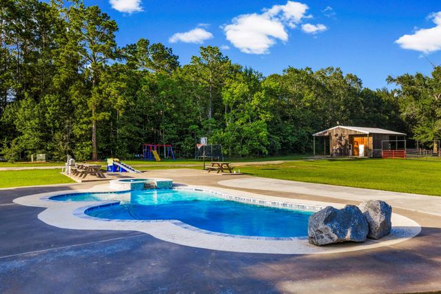 1109 Soda Loop E, Livingston, TX 77351