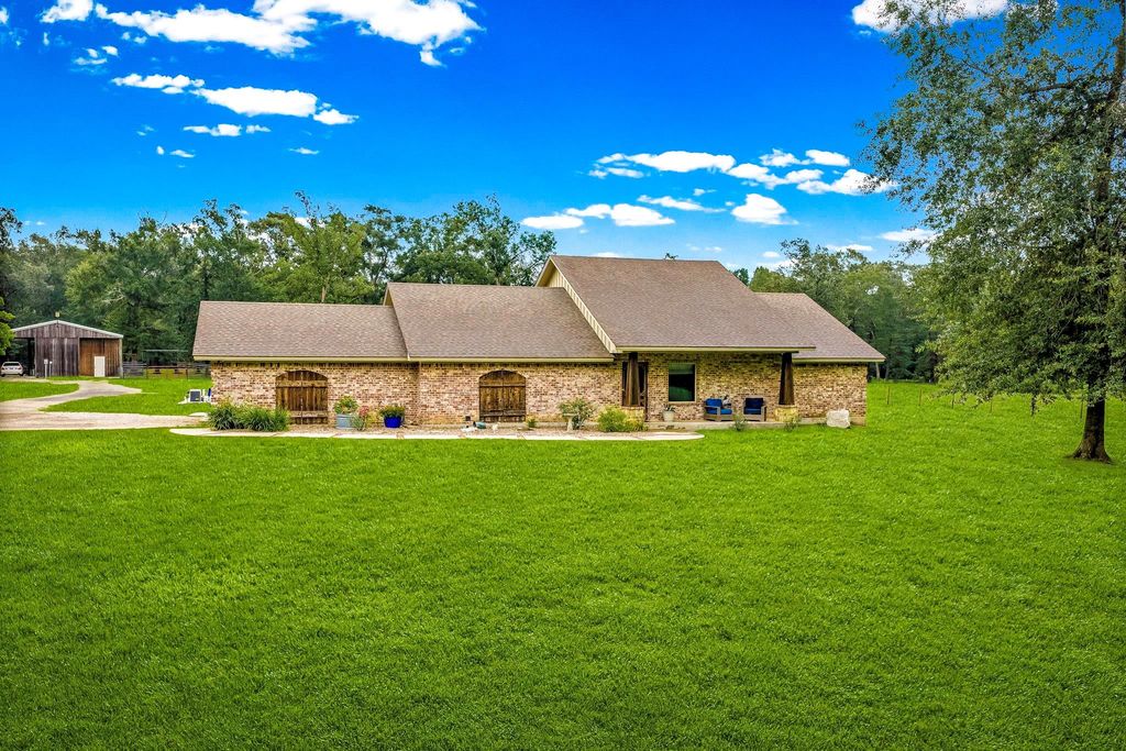 1109 Soda Loop E, Livingston, TX 77351