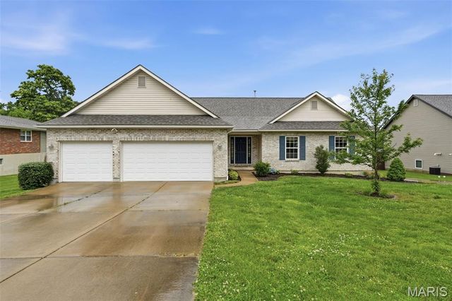 1676 W Highview Drive, Arnold, MO 63010