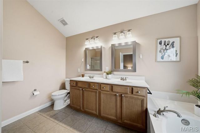 1676 W Highview Drive, Arnold, MO 63010