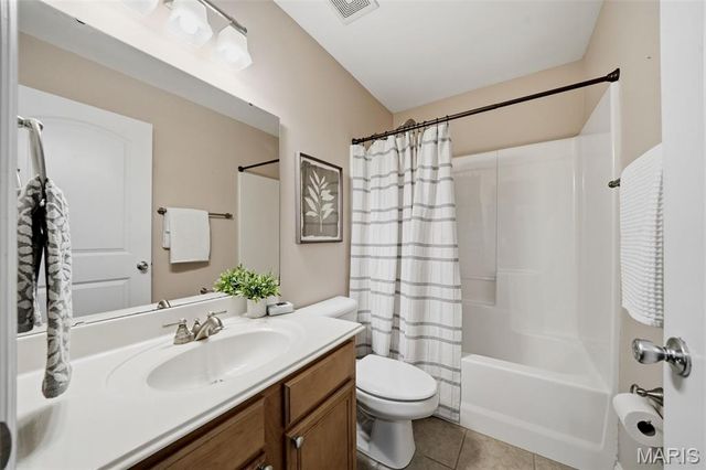 1676 W Highview Drive, Arnold, MO 63010