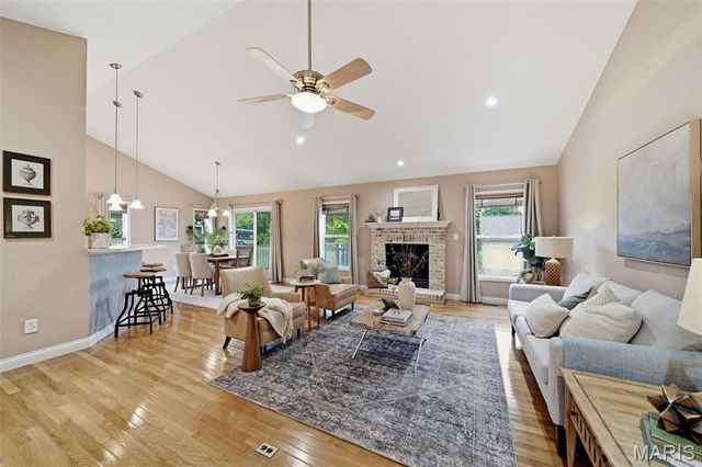 1676 W Highview Drive, Arnold, MO 63010