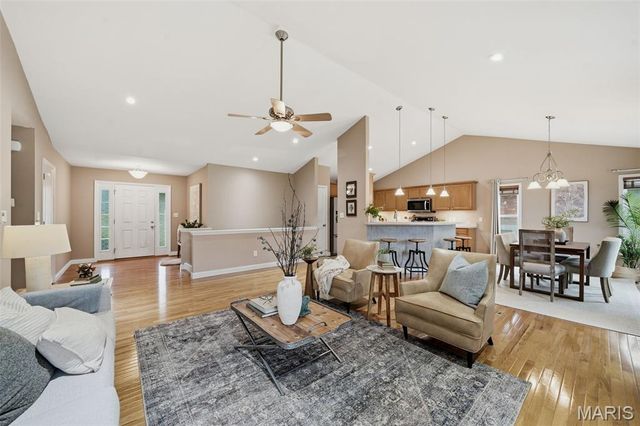 1676 W Highview Drive, Arnold, MO 63010