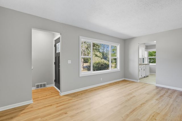 4826 Idaho Avenue N, Crystal, MN 55428