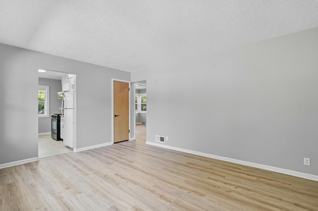 4826 Idaho Avenue N, Crystal, MN 55428