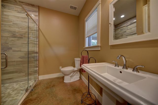 2003 Oakridge Road, Weimar, TX 78962