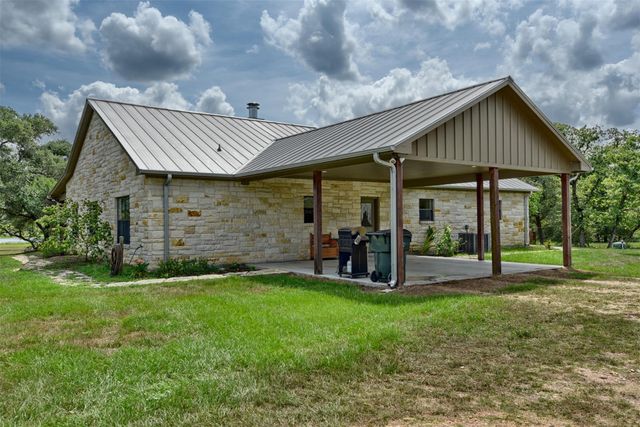 2003 Oakridge Road, Weimar, TX 78962
