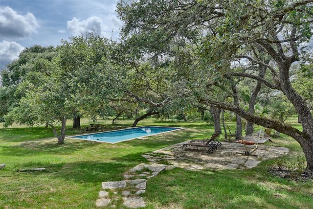 2003 Oakridge Road, Weimar, TX 78962