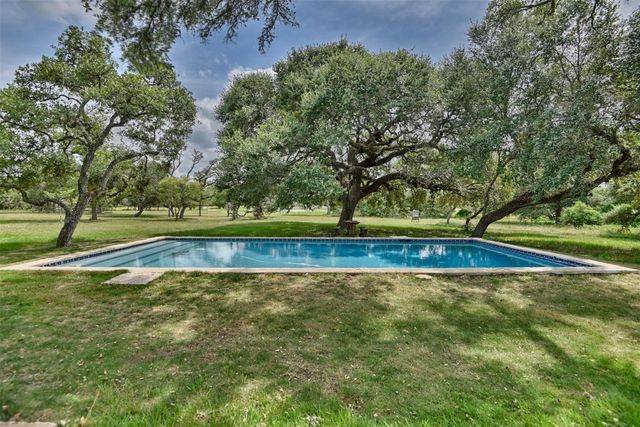 2003 Oakridge Road, Weimar, TX 78962