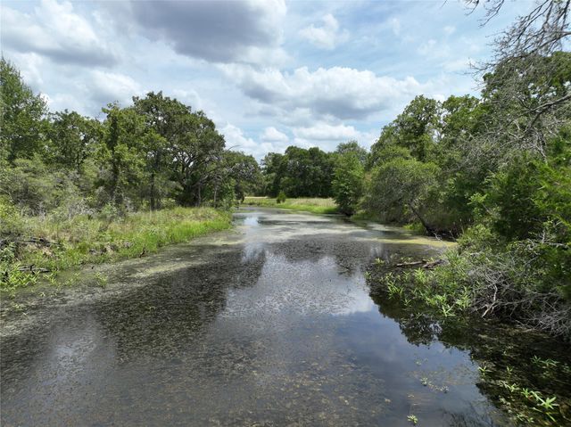 2003 Oakridge Road, Weimar, TX 78962