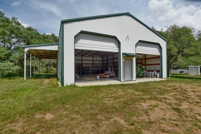 2003 Oakridge Road, Weimar, TX 78962