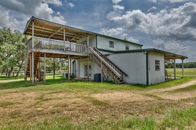 2003 Oakridge Road, Weimar, TX 78962