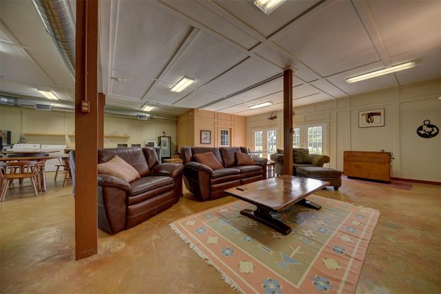 2003 Oakridge Road, Weimar, TX 78962