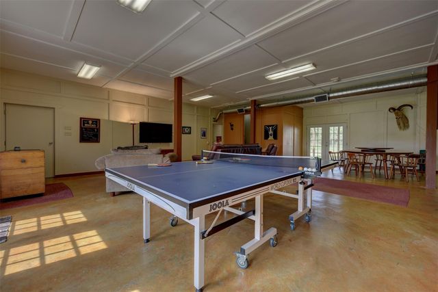 2003 Oakridge Road, Weimar, TX 78962