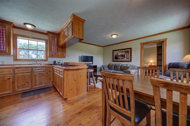 2003 Oakridge Road, Weimar, TX 78962