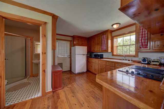 2003 Oakridge Road, Weimar, TX 78962