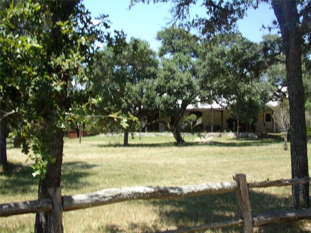 2003 Oakridge Road, Weimar, TX 78962