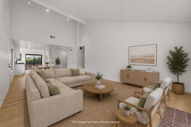 8210 Caminito Modena, La Jolla, CA 92037