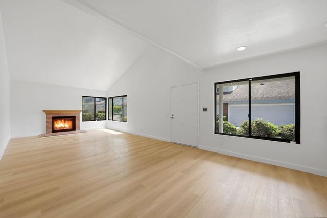 8210 Caminito Modena, La Jolla, CA 92037