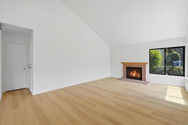 8210 Caminito Modena, La Jolla, CA 92037