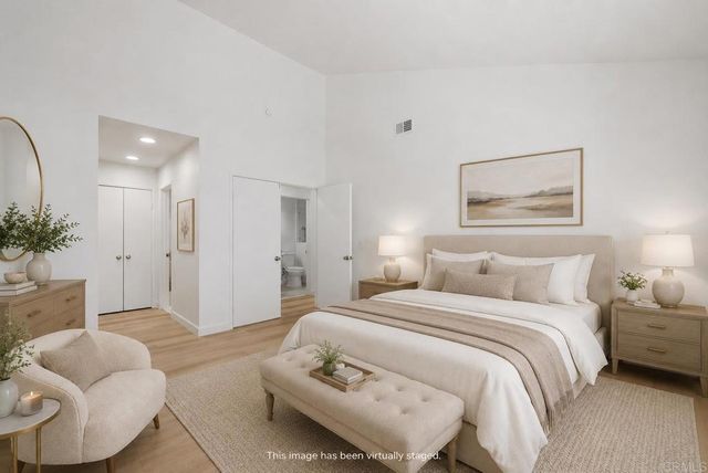 8210 Caminito Modena, La Jolla, CA 92037