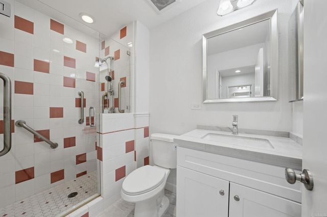 8210 Caminito Modena, La Jolla, CA 92037