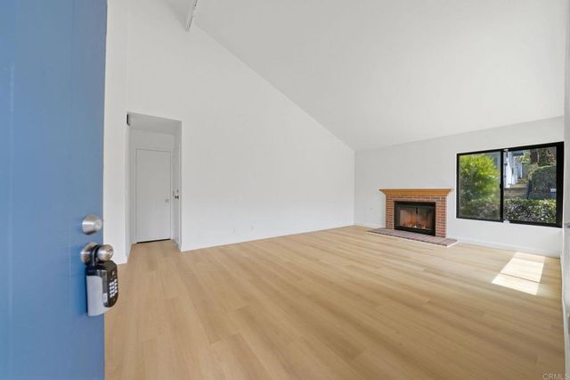 8210 Caminito Modena, La Jolla, CA 92037