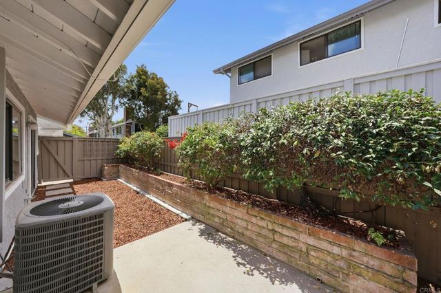 8210 Caminito Modena, La Jolla, CA 92037