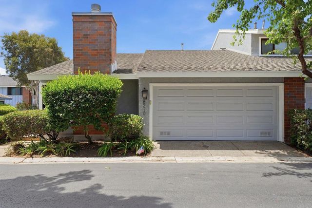 8210 Caminito Modena, La Jolla, CA 92037
