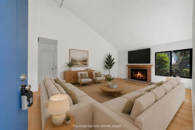 8210 Caminito Modena, La Jolla, CA 92037