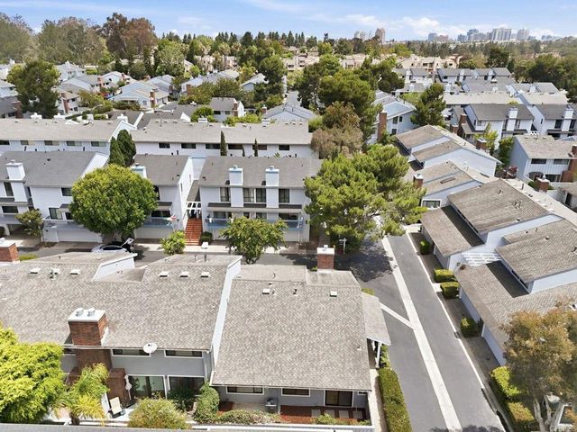 8210 Caminito Modena, La Jolla, CA 92037