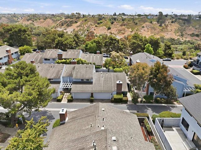 8210 Caminito Modena, La Jolla, CA 92037
