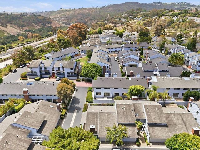 8210 Caminito Modena, La Jolla, CA 92037