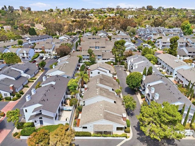 8210 Caminito Modena, La Jolla, CA 92037