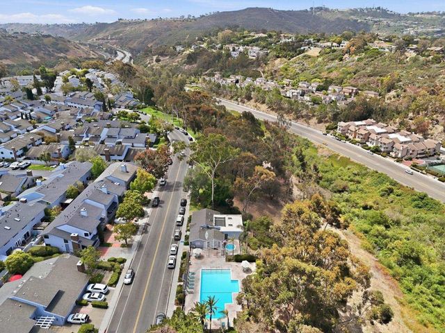 8210 Caminito Modena, La Jolla, CA 92037
