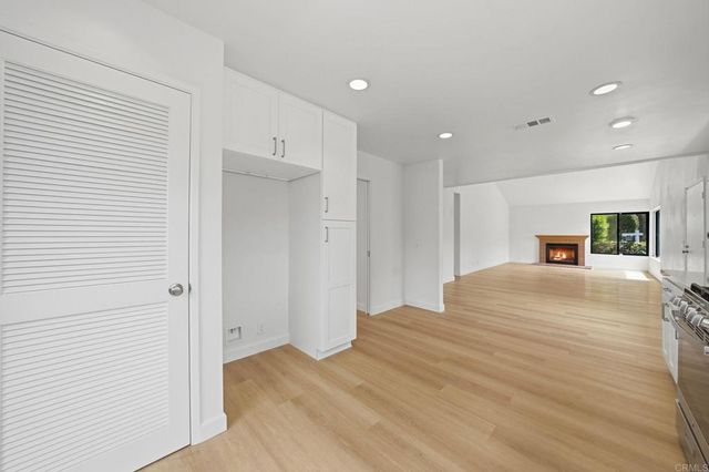 8210 Caminito Modena, La Jolla, CA 92037