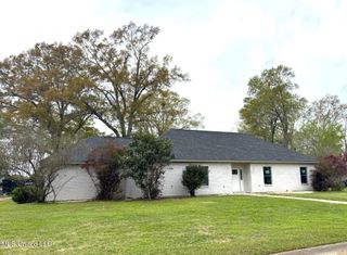 100 N Temple Road Road, Natchez, MS 39120