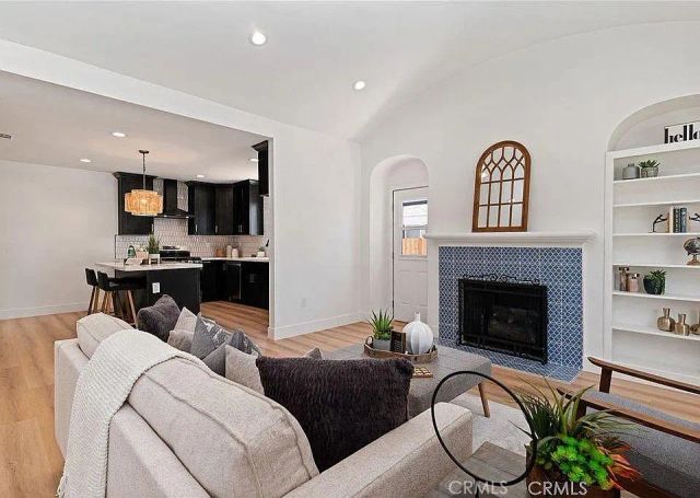 1050 S Plymouth, Los Angeles, CA 90019