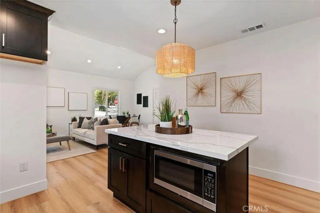 1050 S Plymouth, Los Angeles, CA 90019