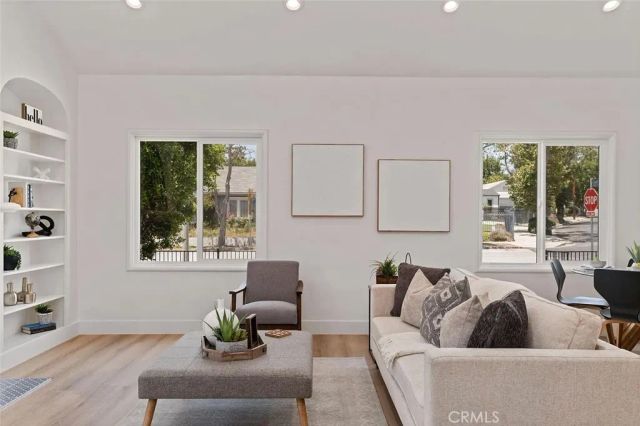 1050 S Plymouth, Los Angeles, CA 90019