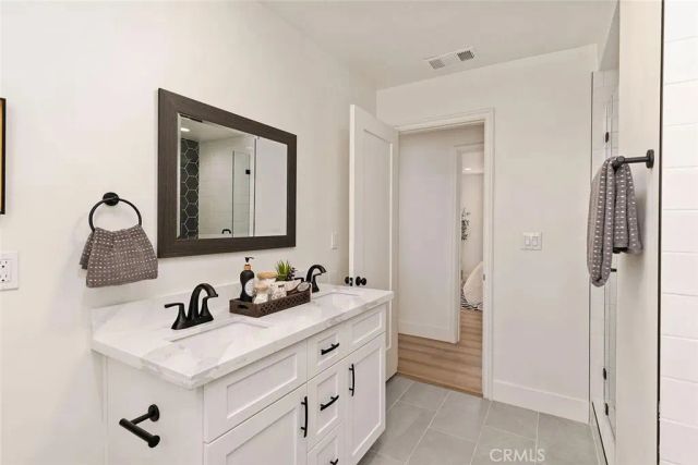 1050 S Plymouth, Los Angeles, CA 90019