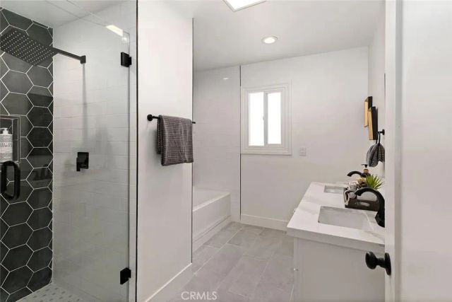 1050 S Plymouth, Los Angeles, CA 90019