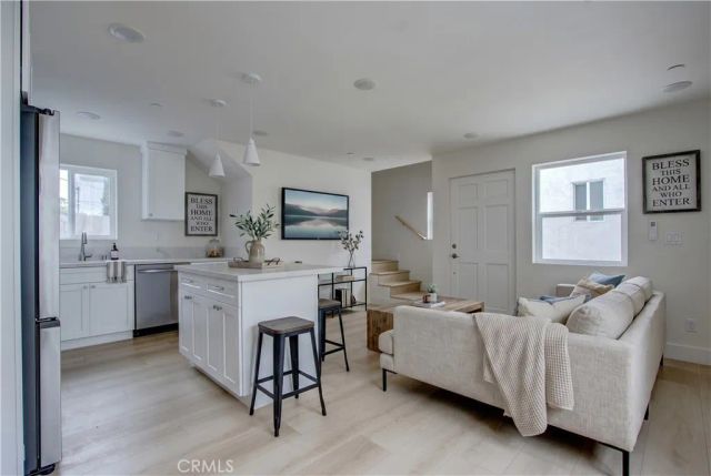 1050 S Plymouth, Los Angeles, CA 90019