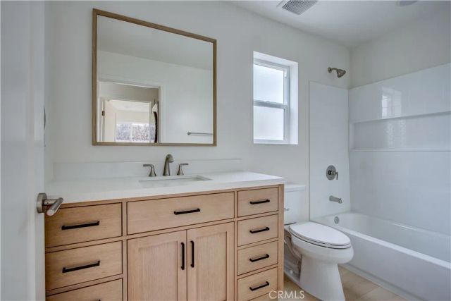 1050 S Plymouth, Los Angeles, CA 90019