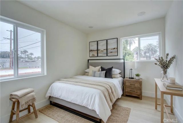 1050 S Plymouth, Los Angeles, CA 90019