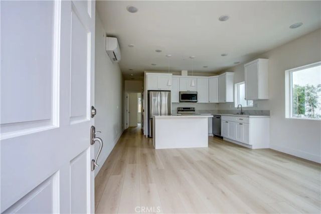 1050 S Plymouth, Los Angeles, CA 90019
